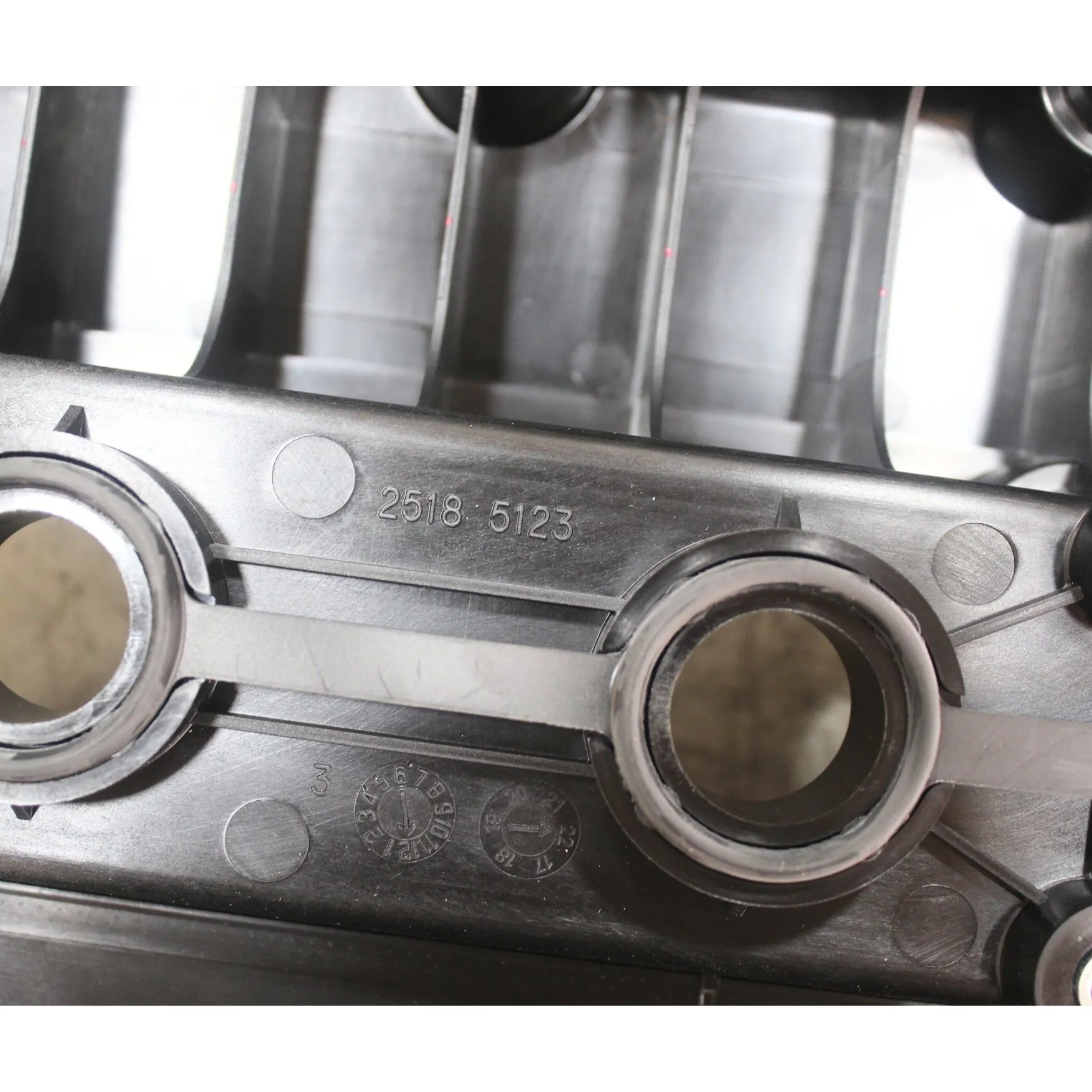 Chevrolet Aveo 1.4  Benzinli Külbütör Kapağı (Motor Üst ) - Orijinal 25192208